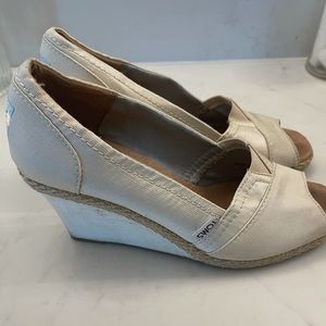 TOM’s wedges